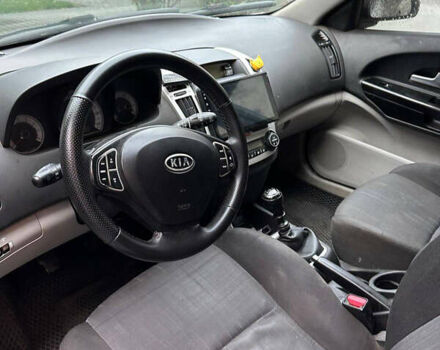Білий Кіа Сід, об'ємом двигуна 1.6 л та пробігом 336 тис. км за 3800 $, фото 3 на Automoto.ua