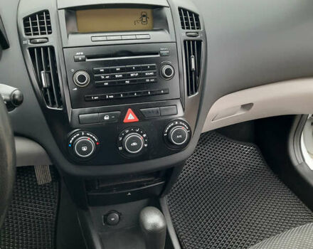 Белый Киа Сид, объемом двигателя 1.6 л и пробегом 182 тыс. км за 6100 $, фото 10 на Automoto.ua