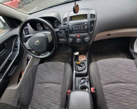 Білий Кіа Сід, об'ємом двигуна 1.59 л та пробігом 125 тис. км за 5200 $, фото 3 на Automoto.ua