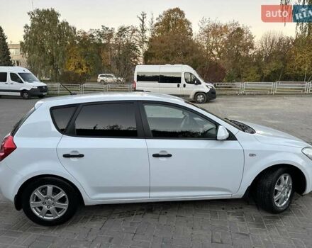 Белый Киа Сид, объемом двигателя 1.6 л и пробегом 229 тыс. км за 5799 $, фото 6 на Automoto.ua