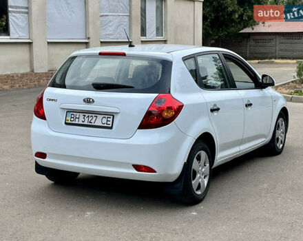 Белый Киа Сид, объемом двигателя 1.4 л и пробегом 230 тыс. км за 4500 $, фото 7 на Automoto.ua