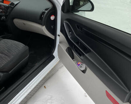 Білий Кіа Сід, об'ємом двигуна 1.4 л та пробігом 130 тис. км за 6000 $, фото 3 на Automoto.ua