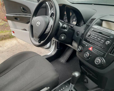 Белый Киа Сид, объемом двигателя 1.6 л и пробегом 182 тыс. км за 6100 $, фото 14 на Automoto.ua