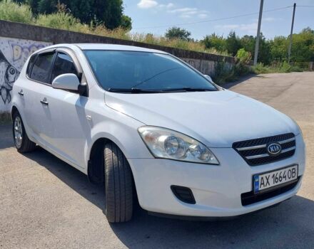 Белый Киа Сид, объемом двигателя 1.4 л и пробегом 225 тыс. км за 5400 $, фото 1 на Automoto.ua
