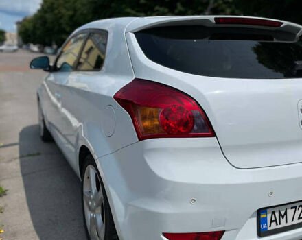 Киа Сид 2008 в Житомире на Automoto.ua Белый Киа Сид, объемом двигателя 1.6 л и пробегом 234 тыс. км за 5750 $, фото 3 на Automoto.ua