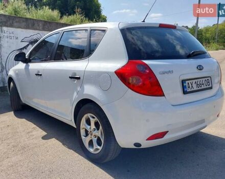 Белый Киа Сид, объемом двигателя 1.4 л и пробегом 225 тыс. км за 5200 $, фото 4 на Automoto.ua