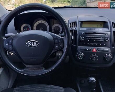 Белый Киа Сид, объемом двигателя 1.4 л и пробегом 225 тыс. км за 5200 $, фото 7 на Automoto.ua