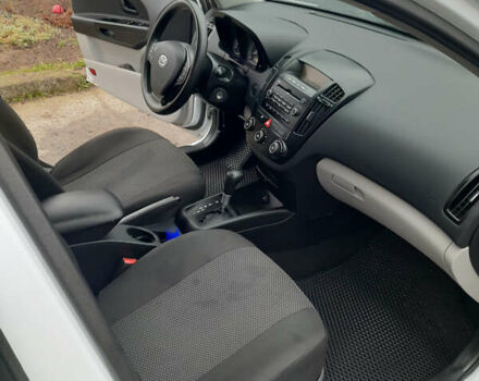 Белый Киа Сид, объемом двигателя 1.6 л и пробегом 182 тыс. км за 6100 $, фото 16 на Automoto.ua