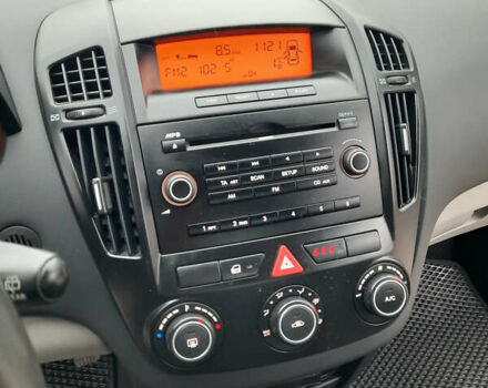 Белый Киа Сид, объемом двигателя 1.6 л и пробегом 182 тыс. км за 6100 $, фото 8 на Automoto.ua