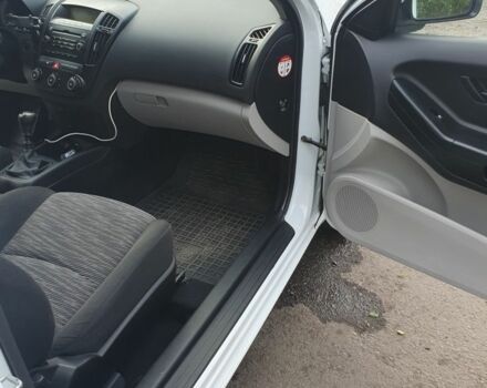 Білий Кіа Сід, об'ємом двигуна 1.6 л та пробігом 124 тис. км за 5900 $, фото 9 на Automoto.ua