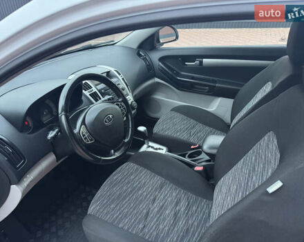 Белый Киа Сид, объемом двигателя 1.6 л и пробегом 167 тыс. км за 5700 $, фото 12 на Automoto.ua