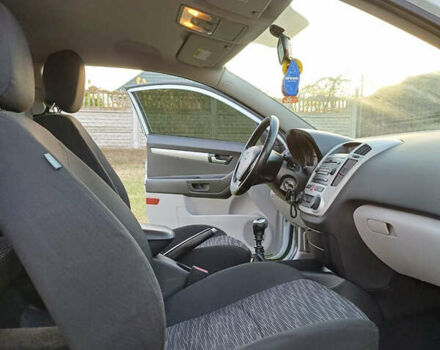 Белый Киа Сид, объемом двигателя 1.4 л и пробегом 255 тыс. км за 5300 $, фото 7 на Automoto.ua