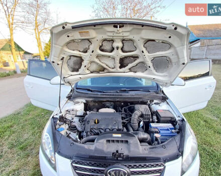 Белый Киа Сид, объемом двигателя 1.4 л и пробегом 255 тыс. км за 5300 $, фото 12 на Automoto.ua