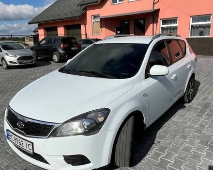 Белый Киа Сид, объемом двигателя 1.58 л и пробегом 393 тыс. км за 5700 $, фото 6 на Automoto.ua