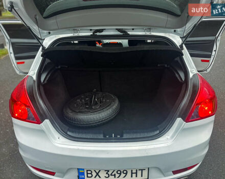 Белый Киа Сид, объемом двигателя 1.4 л и пробегом 178 тыс. км за 4777 $, фото 17 на Automoto.ua