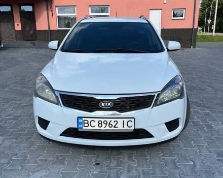Белый Киа Сид, объемом двигателя 1.58 л и пробегом 393 тыс. км за 5700 $, фото 2 на Automoto.ua