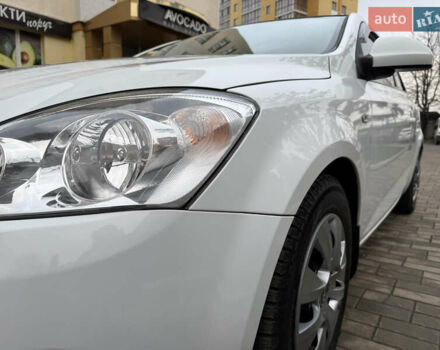 Белый Киа Сид, объемом двигателя 1.59 л и пробегом 178 тыс. км за 5700 $, фото 19 на Automoto.ua