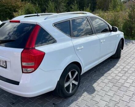 Белый Киа Сид, объемом двигателя 1.58 л и пробегом 393 тыс. км за 5700 $, фото 5 на Automoto.ua