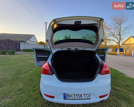 Белый Киа Сид, объемом двигателя 1.4 л и пробегом 255 тыс. км за 5300 $, фото 14 на Automoto.ua