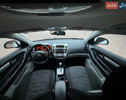 Белый Киа Сид, объемом двигателя 1.6 л и пробегом 167 тыс. км за 5700 $, фото 14 на Automoto.ua