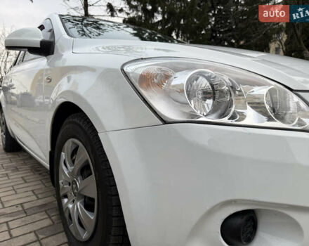 Белый Киа Сид, объемом двигателя 1.59 л и пробегом 178 тыс. км за 5700 $, фото 21 на Automoto.ua