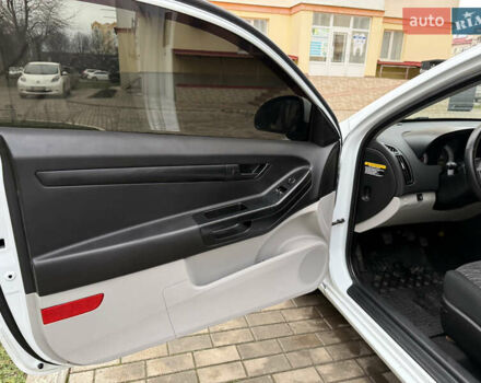 Белый Киа Сид, объемом двигателя 1.59 л и пробегом 178 тыс. км за 5700 $, фото 36 на Automoto.ua