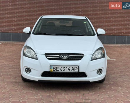 Белый Киа Сид, объемом двигателя 1.6 л и пробегом 167 тыс. км за 5700 $, фото 3 на Automoto.ua