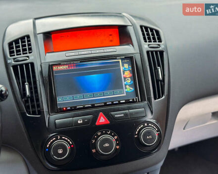 Белый Киа Сид, объемом двигателя 1.4 л и пробегом 178 тыс. км за 4777 $, фото 14 на Automoto.ua