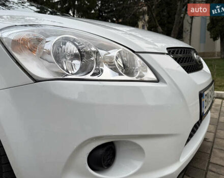 Белый Киа Сид, объемом двигателя 1.59 л и пробегом 178 тыс. км за 5700 $, фото 20 на Automoto.ua