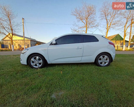 Белый Киа Сид, объемом двигателя 1.4 л и пробегом 255 тыс. км за 5300 $, фото 3 на Automoto.ua