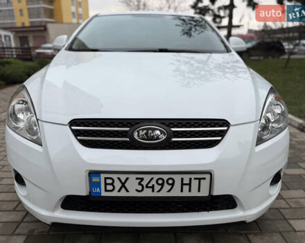 Белый Киа Сид, объемом двигателя 1.59 л и пробегом 178 тыс. км за 5700 $, фото 10 на Automoto.ua