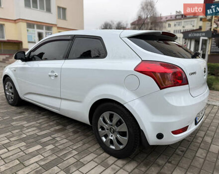Белый Киа Сид, объемом двигателя 1.59 л и пробегом 178 тыс. км за 5700 $, фото 3 на Automoto.ua