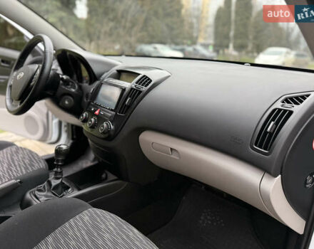 Белый Киа Сид, объемом двигателя 1.59 л и пробегом 178 тыс. км за 5700 $, фото 39 на Automoto.ua