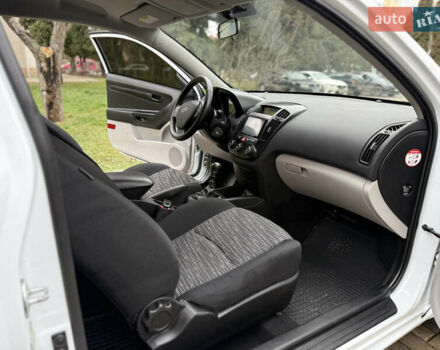 Белый Киа Сид, объемом двигателя 1.59 л и пробегом 178 тыс. км за 5700 $, фото 38 на Automoto.ua