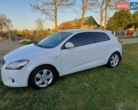 Белый Киа Сид, объемом двигателя 1.4 л и пробегом 255 тыс. км за 5300 $, фото 1 на Automoto.ua