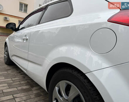 Белый Киа Сид, объемом двигателя 1.59 л и пробегом 178 тыс. км за 5700 $, фото 15 на Automoto.ua