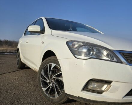 Белый Киа Сид, объемом двигателя 0 л и пробегом 275 тыс. км за 6200 $, фото 1 на Automoto.ua