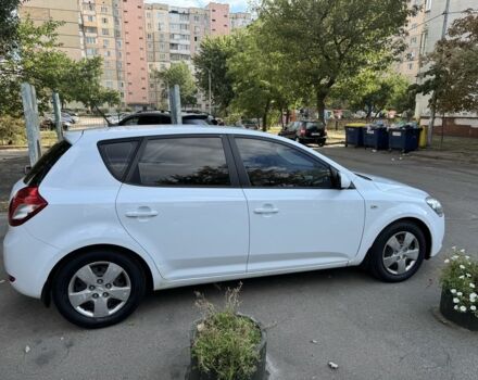 Білий Кіа Сід, об'ємом двигуна 1.6 л та пробігом 350 тис. км за 6750 $, фото 3 на Automoto.ua