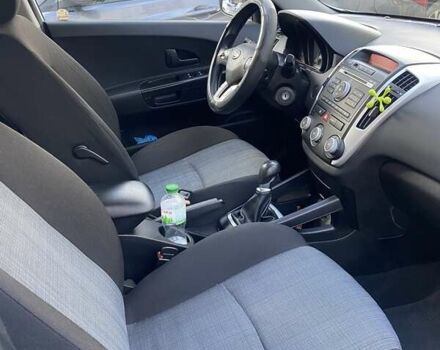 Белый Киа Сид, объемом двигателя 1.4 л и пробегом 180 тыс. км за 8000 $, фото 11 на Automoto.ua