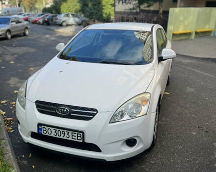 Белый Киа Сид, объемом двигателя 1.59 л и пробегом 255 тыс. км за 5700 $, фото 3 на Automoto.ua