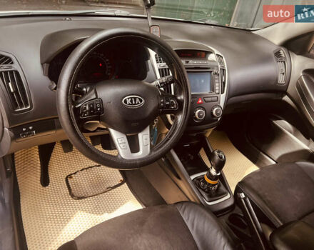 Белый Киа Сид, объемом двигателя 1.6 л и пробегом 230 тыс. км за 6000 $, фото 17 на Automoto.ua