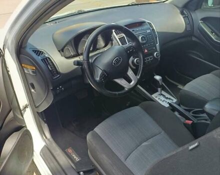 Белый Киа Сид, объемом двигателя 1.59 л и пробегом 188 тыс. км за 5700 $, фото 1 на Automoto.ua