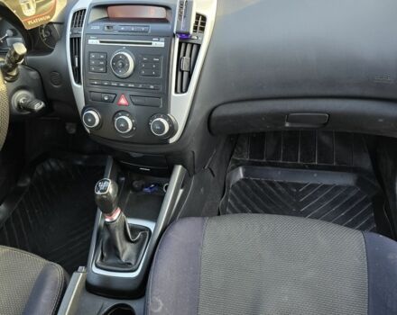 Белый Киа Сид, объемом двигателя 0 л и пробегом 275 тыс. км за 6200 $, фото 9 на Automoto.ua