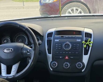 Белый Киа Сид, объемом двигателя 1.4 л и пробегом 180 тыс. км за 8000 $, фото 8 на Automoto.ua