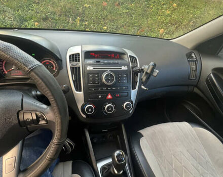 Белый Киа Сид, объемом двигателя 1.59 л и пробегом 255 тыс. км за 5700 $, фото 5 на Automoto.ua