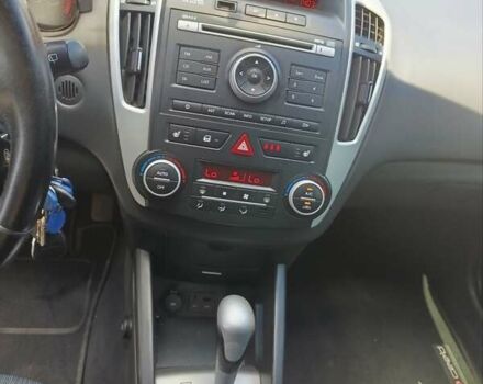 Белый Киа Сид, объемом двигателя 1.59 л и пробегом 188 тыс. км за 5700 $, фото 5 на Automoto.ua