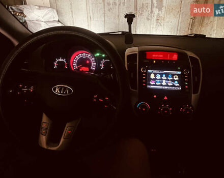 Белый Киа Сид, объемом двигателя 1.6 л и пробегом 230 тыс. км за 6000 $, фото 19 на Automoto.ua