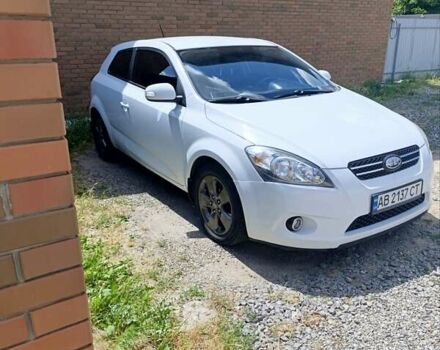 Белый Киа Сид, объемом двигателя 1.59 л и пробегом 188 тыс. км за 5700 $, фото 2 на Automoto.ua