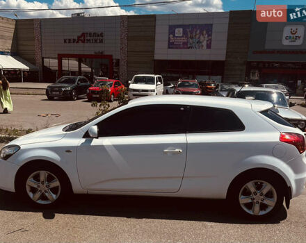 Белый Киа Сид, объемом двигателя 1.6 л и пробегом 230 тыс. км за 6000 $, фото 6 на Automoto.ua