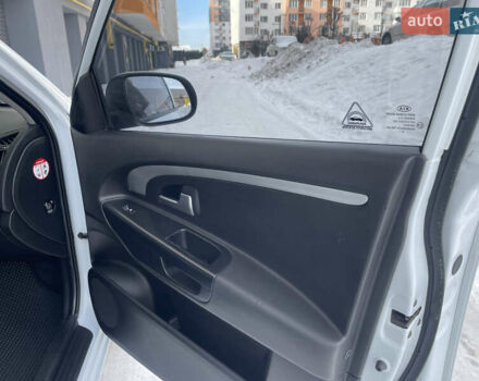 Белый Киа Сид, объемом двигателя 1.59 л и пробегом 196 тыс. км за 7850 $, фото 33 на Automoto.ua